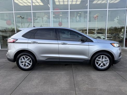 Used 2024 Ford Edge SE image 8