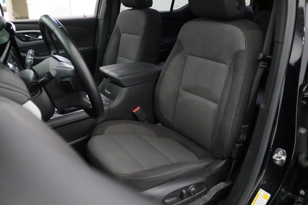 Used 2023 Chevrolet Traverse LT AWD/4WD image 10