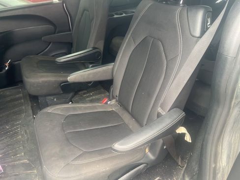 Used 2019 Chrysler Pacifica Touring Plus w/ Advanced Safetytec Group FWD image 11
