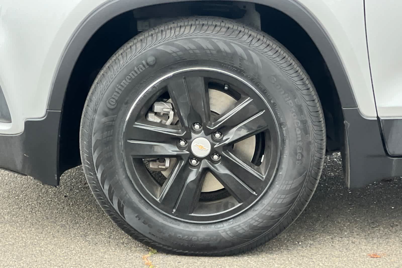 Used 2022 Chevrolet Trax LS w/ Tint and Cruise Package FWD image 29