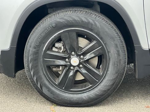 Used 2022 Chevrolet Trax LS w/ Tint and Cruise Package FWD image 29