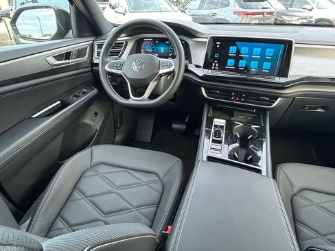 Certified 2024 Volkswagen Atlas Cross Sport SE w/ Panoramic Sunroof Package FWD image 9