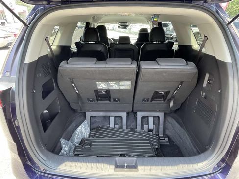 Used 2023 Kia Carnival LX FWD image 9