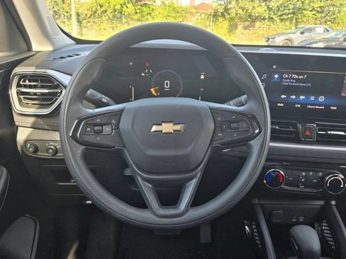 Used 2025 Chevrolet TrailBlazer LT AWD/4WD image 21