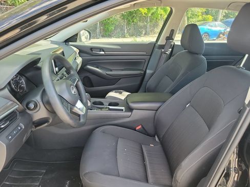 Used 2025 Nissan Altima 2.5 SV FWD image 16