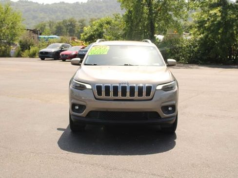 Used 2019 Jeep Cherokee Latitude Plus w/ Comfort/Convenience Group AWD/4WD image 3