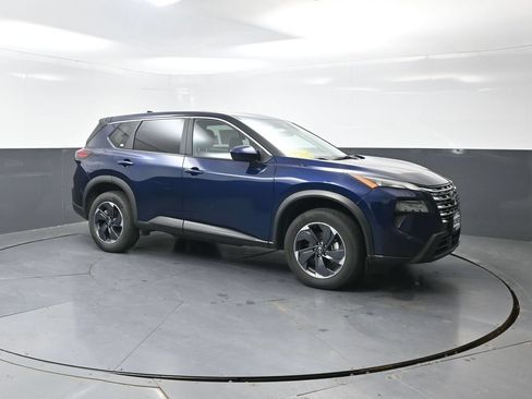 Used 2024 Nissan Rogue SV AWD/4WD image 5