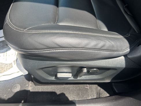 Used 2020 Ford Explorer XLT w/ Equipment Group 202A AWD/4WD image 17