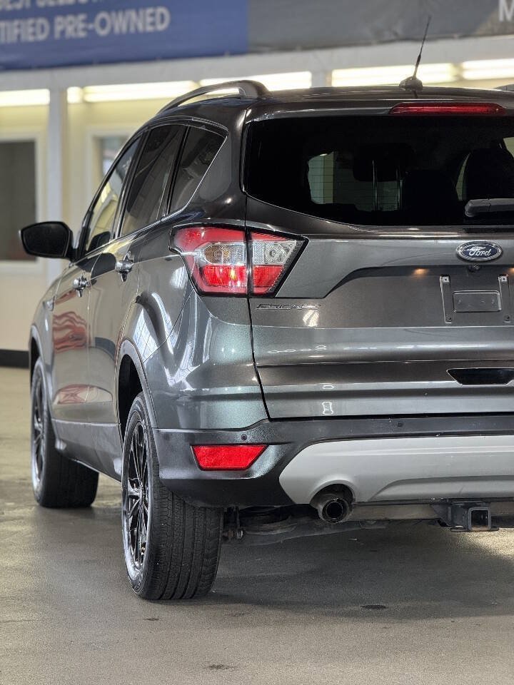Used 2017 Ford Escape SE w/ SE Leather Comfort Package AWD/4WD image 8