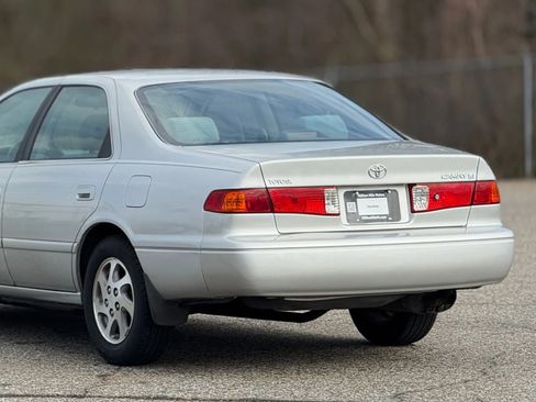 Used 2001 Toyota Camry CE image 16