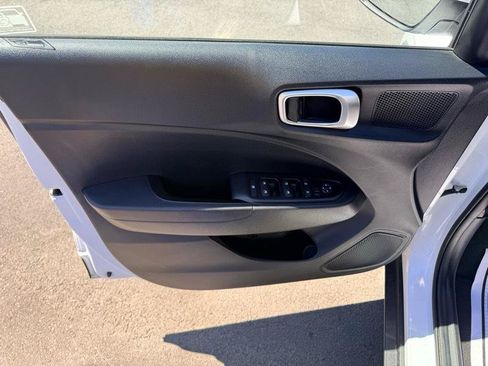 Used 2020 Hyundai Venue SEL FWD image 11