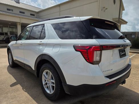 New 2026 Ford Explorer Active RWD image 7