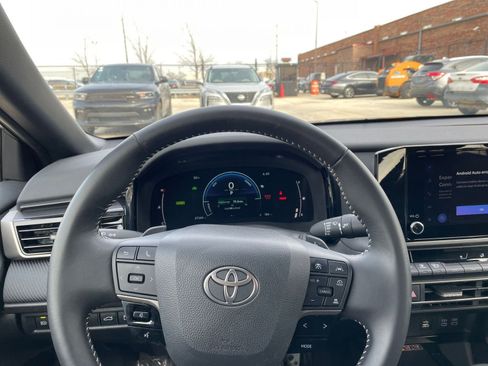 Used 2025 Toyota Camry SE image 34