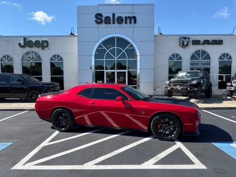 Used 2016 Dodge Challenger SRT Hellcat RWD image 1