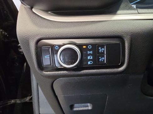 Used 2023 Ford Explorer XLT AWD/4WD image 20