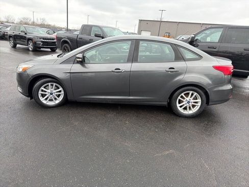 Used 2017 Ford Focus SE image 5