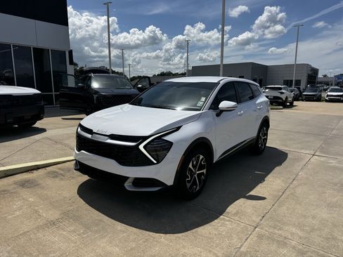 Certified 2025 Kia Sportage EX FWD image 3