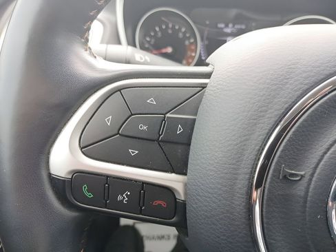 Used 2018 Jeep Compass Latitude w/ Cold Weather Group AWD/4WD image 17