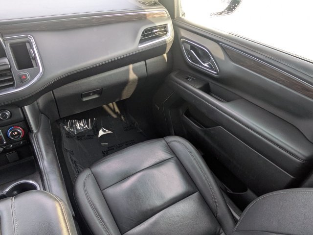 Used 2024 Chevrolet Suburban LT RWD image 18