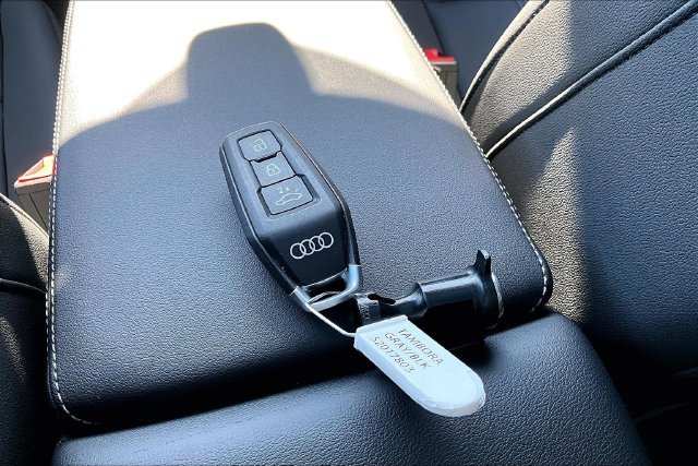 Used 2025 Audi Q5 Premium w/ Convenience Package AWD/4WD image 35