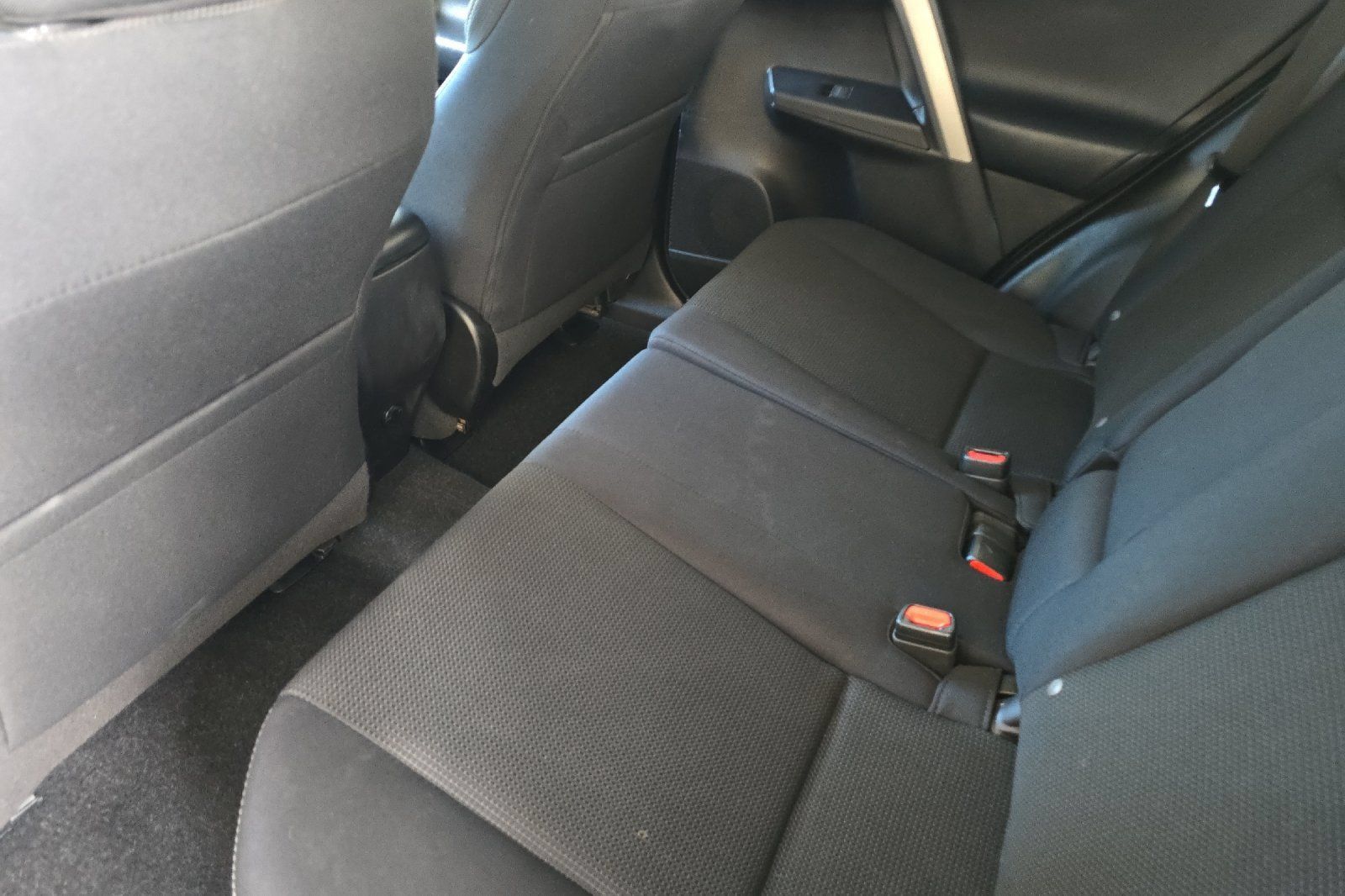 Used 2017 Toyota RAV4 XLE AWD/4WD image 9