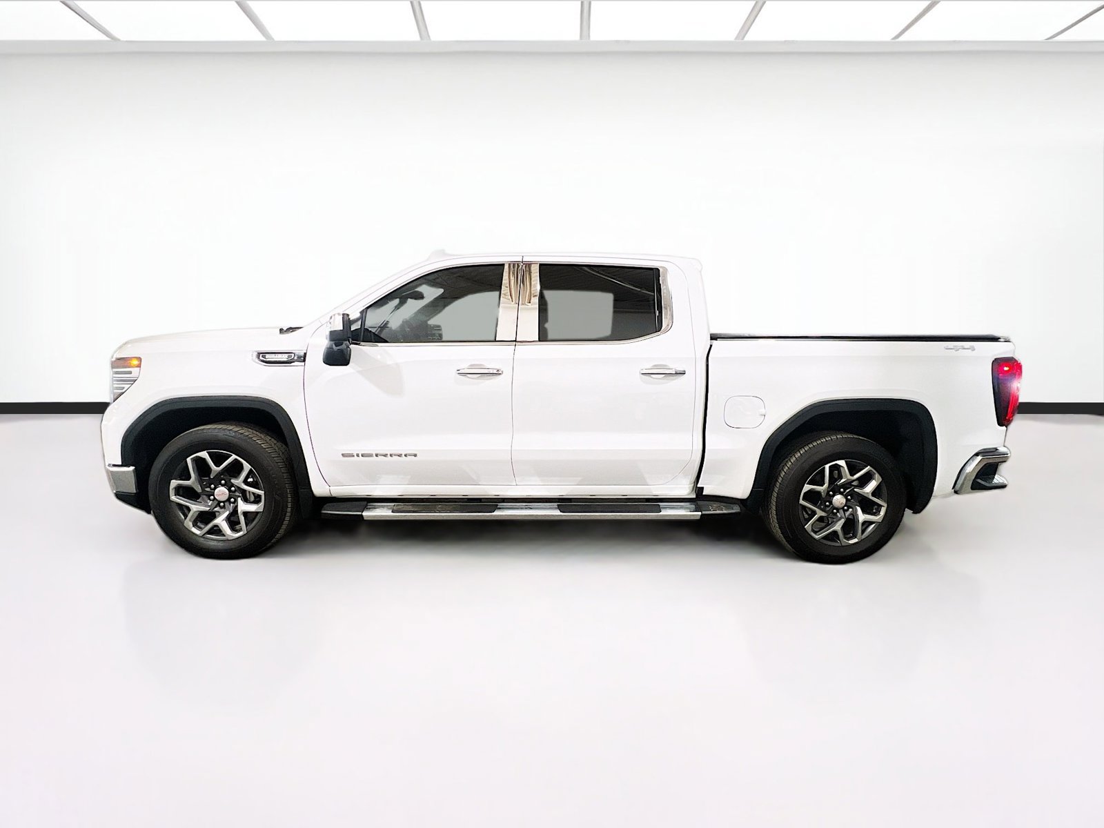Used 2024 GMC Sierra 1500 SLT w/ SLT Premium Package AWD/4WD image 23