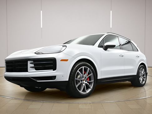 Certified 2025 Porsche Cayenne S AWD/4WD image 28