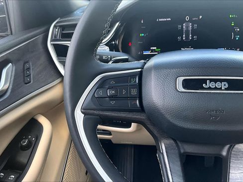 Used 2022 Jeep Grand Cherokee Limited 4xe w/ Luxury Tech Group II AWD/4WD image 24