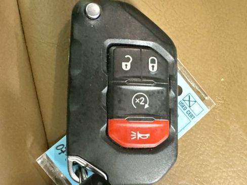 Used 2022 Jeep Wrangler Unlimited Sahara AWD/4WD image 18