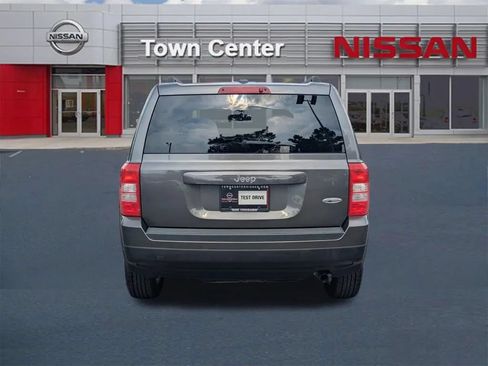 Used 2016 Jeep Patriot Latitude FWD image 6