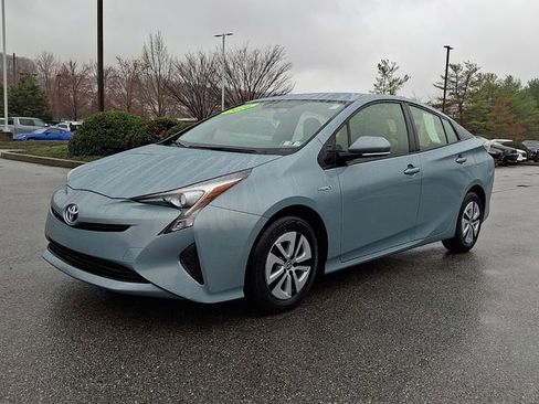 Certified 2016 Toyota Prius Two image 3