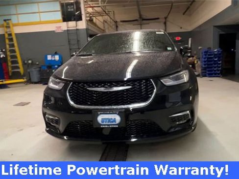 New 2026 Chrysler Pacifica Select image 3