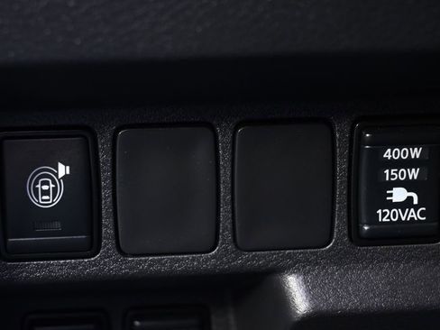 Used 2022 Nissan Frontier SV image 25