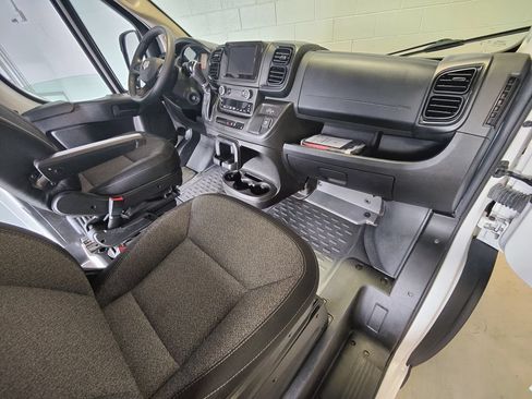 Used 2023 RAM ProMaster 2500 FWD image 13