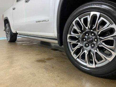 Used 2023 GMC Sierra 1500 Denali Ultimate image 6