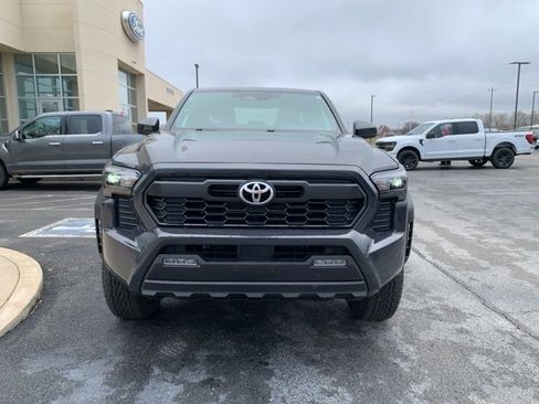 Used 2025 Toyota Tacoma SR5 image 2
