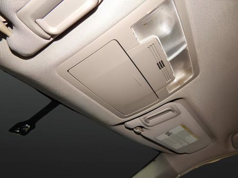 Used 2017 Toyota Camry SE image 27