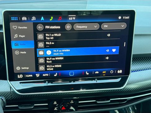 Used 2025 Volkswagen Golf R Black Edition image 33