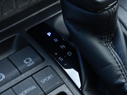 Used 2022 Toyota RAV4 XLE Premium image 20