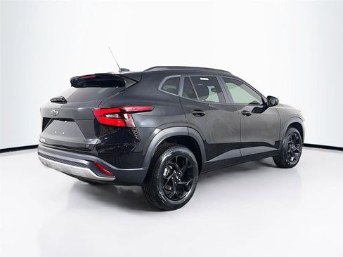 Used 2024 Chevrolet Trax LT w/ Sunroof Package image 7