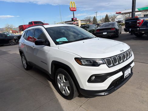 Used 2022 Jeep Compass Latitude w/ Convenience Group AWD/4WD image 4