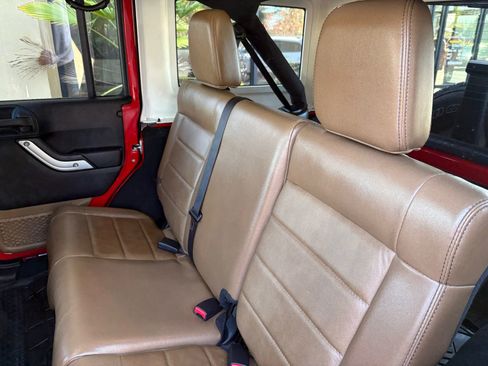 Used 2012 Jeep Wrangler Unlimited Sahara w/ Connectivity Group AWD/4WD image 16