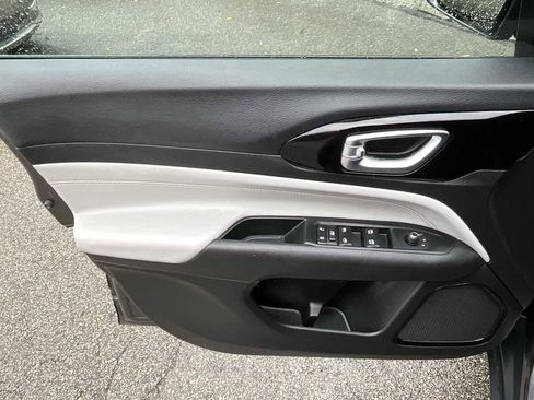 Used 2022 Jeep Compass Limited image 21