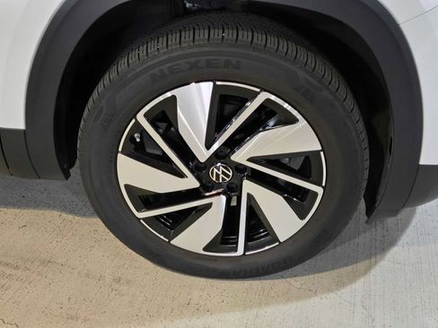 Used 2025 Volkswagen Atlas SEL AWD/4WD image 9