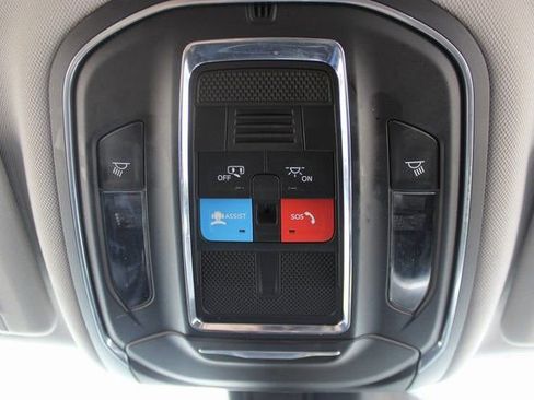 Used 2023 Jeep Grand Cherokee L Laredo image 17