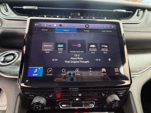 Used 2022 Jeep Grand Cherokee Limited image 34