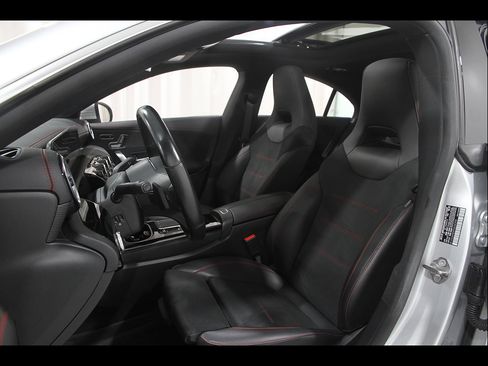Used 2023 Mercedes-Benz CLA 250 4MATIC image 5