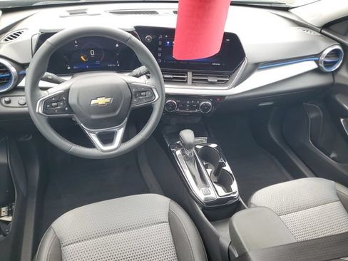 Used 2025 Chevrolet Trax LT w/ Driver Confidence Package FWD image 10