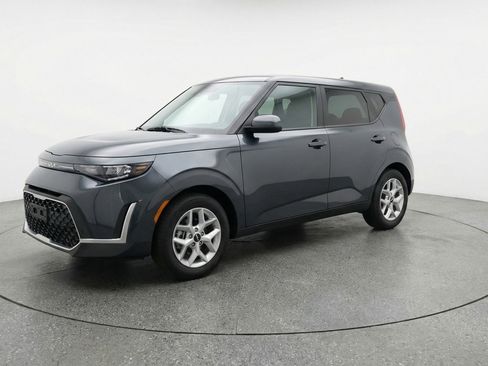 Used 2025 Kia Soul LX w/ LX Technology Package image 3