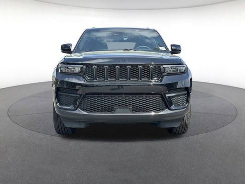 Certified 2025 Jeep Grand Cherokee Altitude AWD/4WD image 9